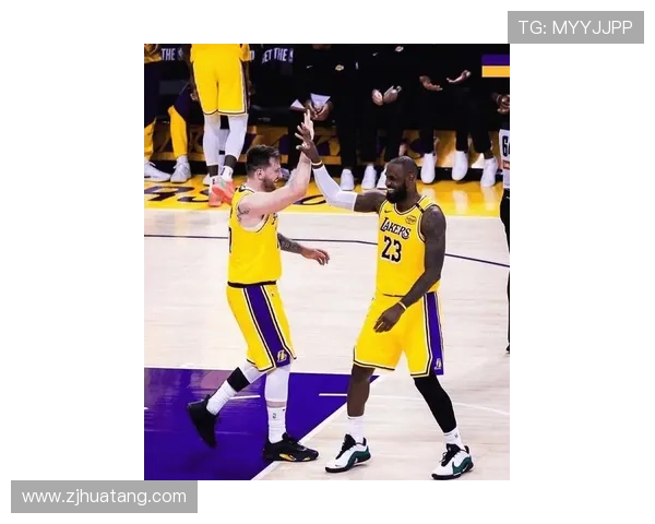 NBA最新动态:詹姆斯复出领衔湖人对阵勇士 带队力争季后赛席位 NBA最新动态:詹姆斯复出领衔湖人对阵勇士 带队力争季后赛席位