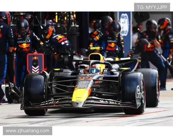 维斯塔潘再度称王F1赛场梅赛德斯战略失误引发热议