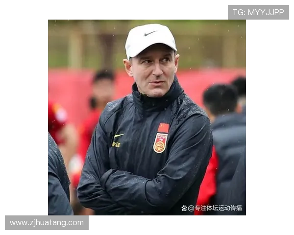 中国足球队备战亚洲杯集训顺利进行 球员状态稳定教练组信心十足