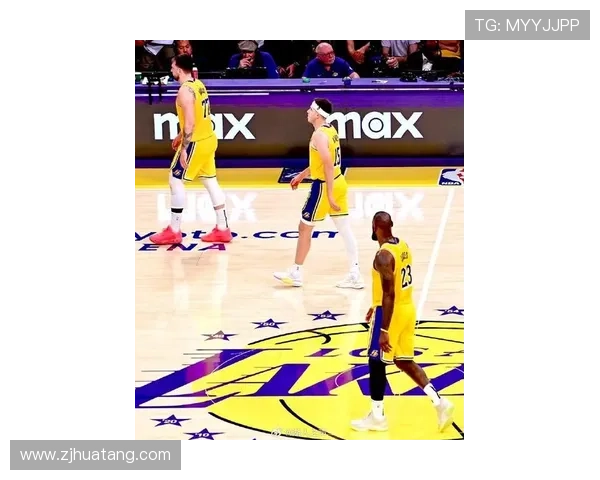 詹姆斯领衔湖人全力冲击季后赛 勇士战绩回暖势头强劲 新赛季激战升级